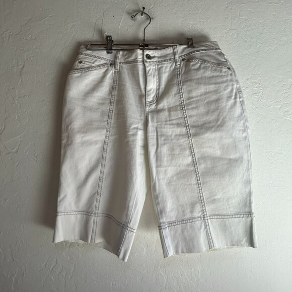 CAbi Jeans Women's Mid Rise Denim Outdoor Casual Bermuda Shorts White 12 NWOT - Picture 1 of 11